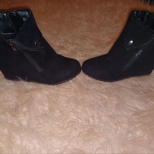 Black wedge bootie 5.5